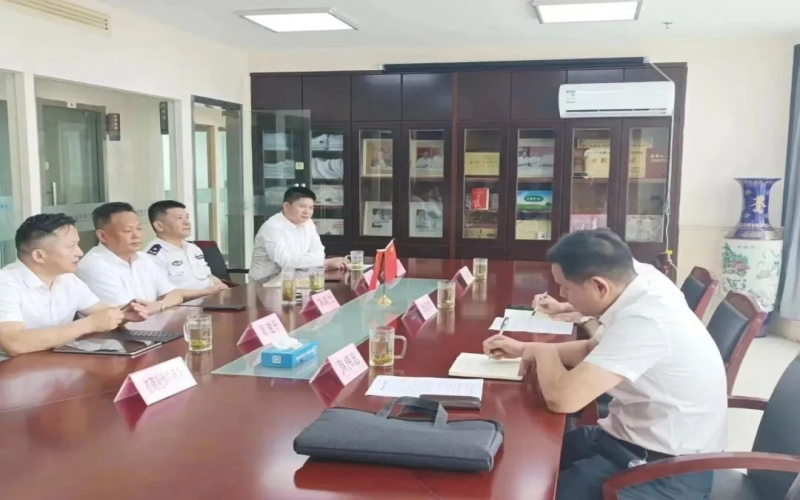 省工商聯(lián)黨組書(shū)記徐國(guó)龍走訪商業(yè)地產(chǎn)商會(huì)，提出創(chuàng)新發(fā)展思路